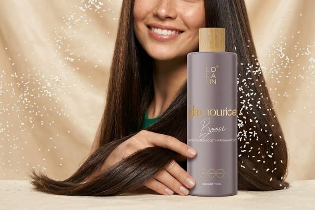 מי אורז לשיער עם החלקה